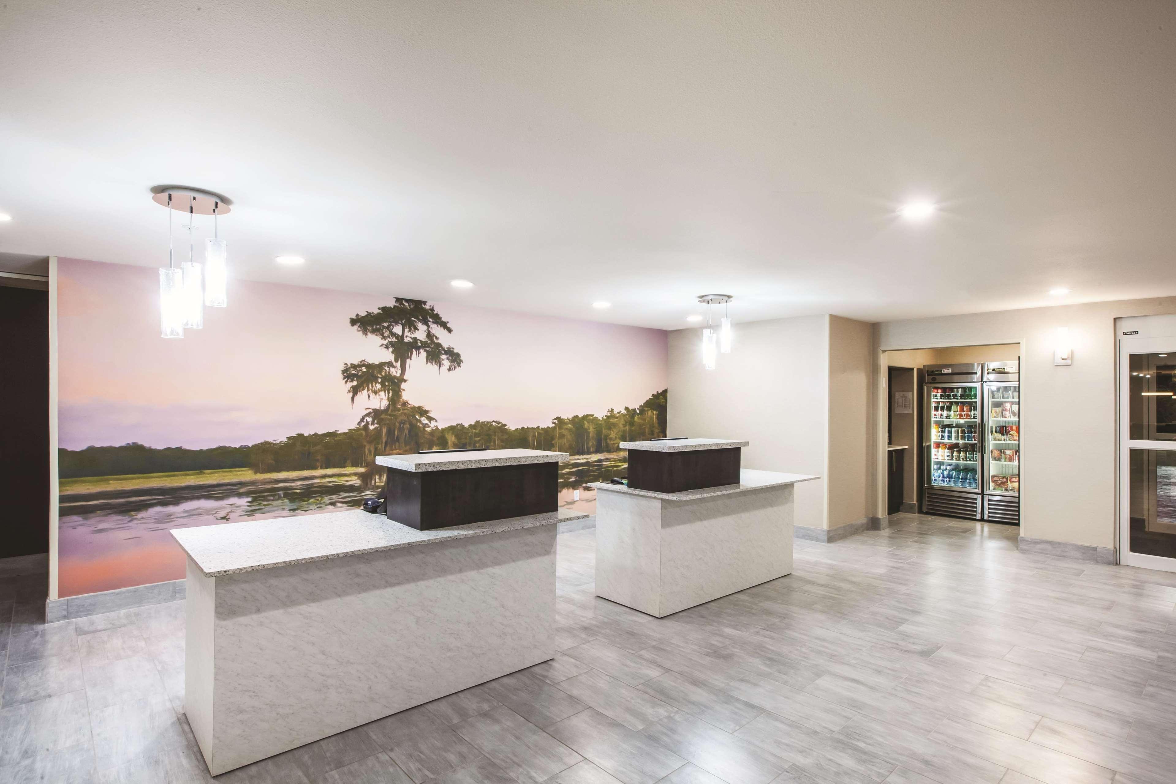 La Quinta By Wyndham Walker - Denham Springs Hotel Exterior photo